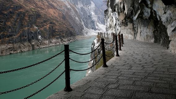 Lawatan Sehari Lijiang Peribadi ke Upper Tiger Leaping Gorge dan Black Dragon Pool