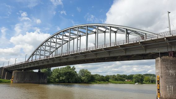 Excursión de 6 horas a la Batalla de Arnhem en coche con guía privado