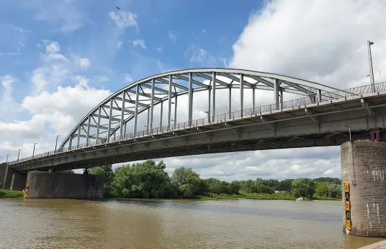 6小時阿納姆戰役私人導遊汽車之旅