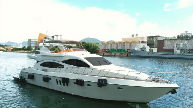 【香港遊艇包船】香港維港78英尺意大利Azimut豪華進口遊艇包船，遊維港，出海暢玩，送水果飲料暢飲