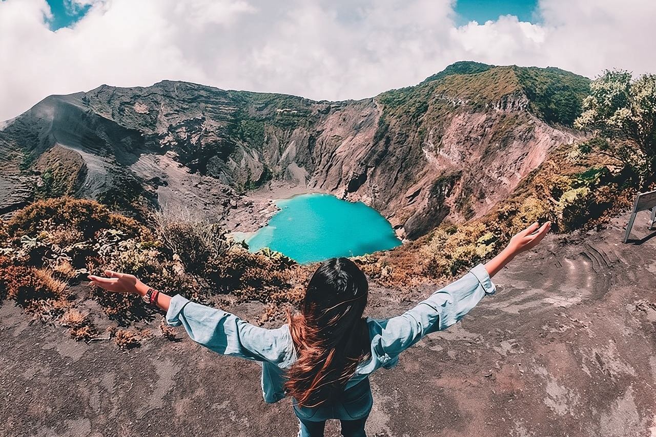 4 in 1 : Irazu + Orosi + Ruins Ujarras + Lake Cachi with Lunch