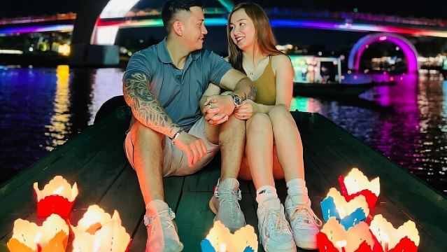 Paseo en barco privado con linternas en Hoi An al atardecer/evento especial por Lotus