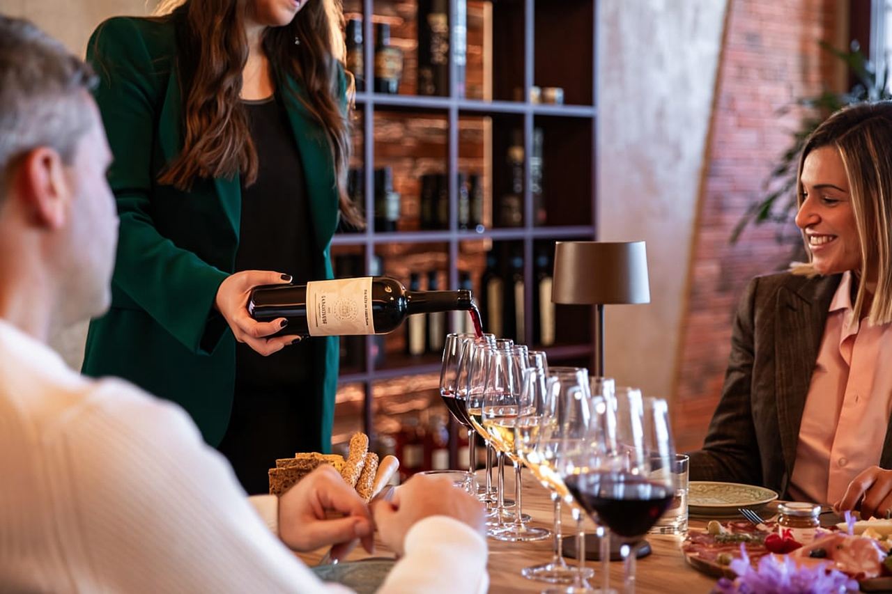 โบโลญญา: ทัวร์สวนมะกอกและไร่องุ่นพร้อมชิมผลิตภัณฑ์