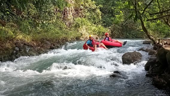 Tour in Tubing sul Rio Celeste
