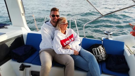 Barcelona: Tour en velero de 2 horas con aperitivos y bebidas