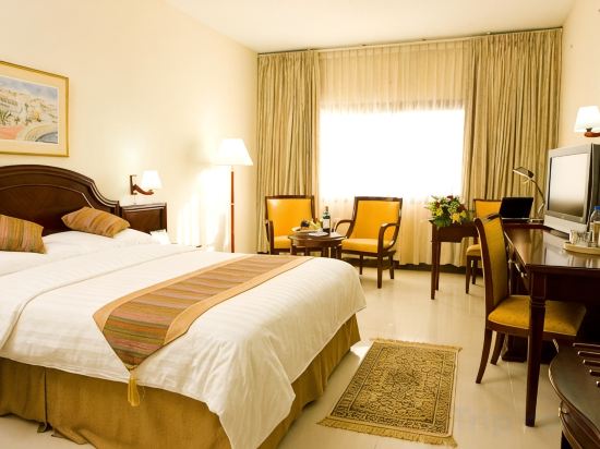 Hotel Muscat Holiday Room Type - Standard Queen Room Hotel Muscat Holiday Room Type - Standard Queen Room