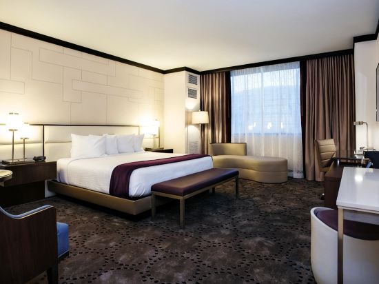 Harrah’s Resort Atlantic City Hotel & Casino – A Caesars Rewards Destination Room Type - Coastal Tower, Luxury, 1 King, Non-Smoking, Mobility Shower Harrah’s Resort Atlantic City Hotel & Casino – A Caesars Rewards Destination Room Type - Coastal Tower, Luxury, 1 King, Non-Smoking, Mobility Shower