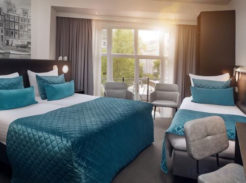 Singel Hotel Amsterdam Room Type - Triple Room with Canal View