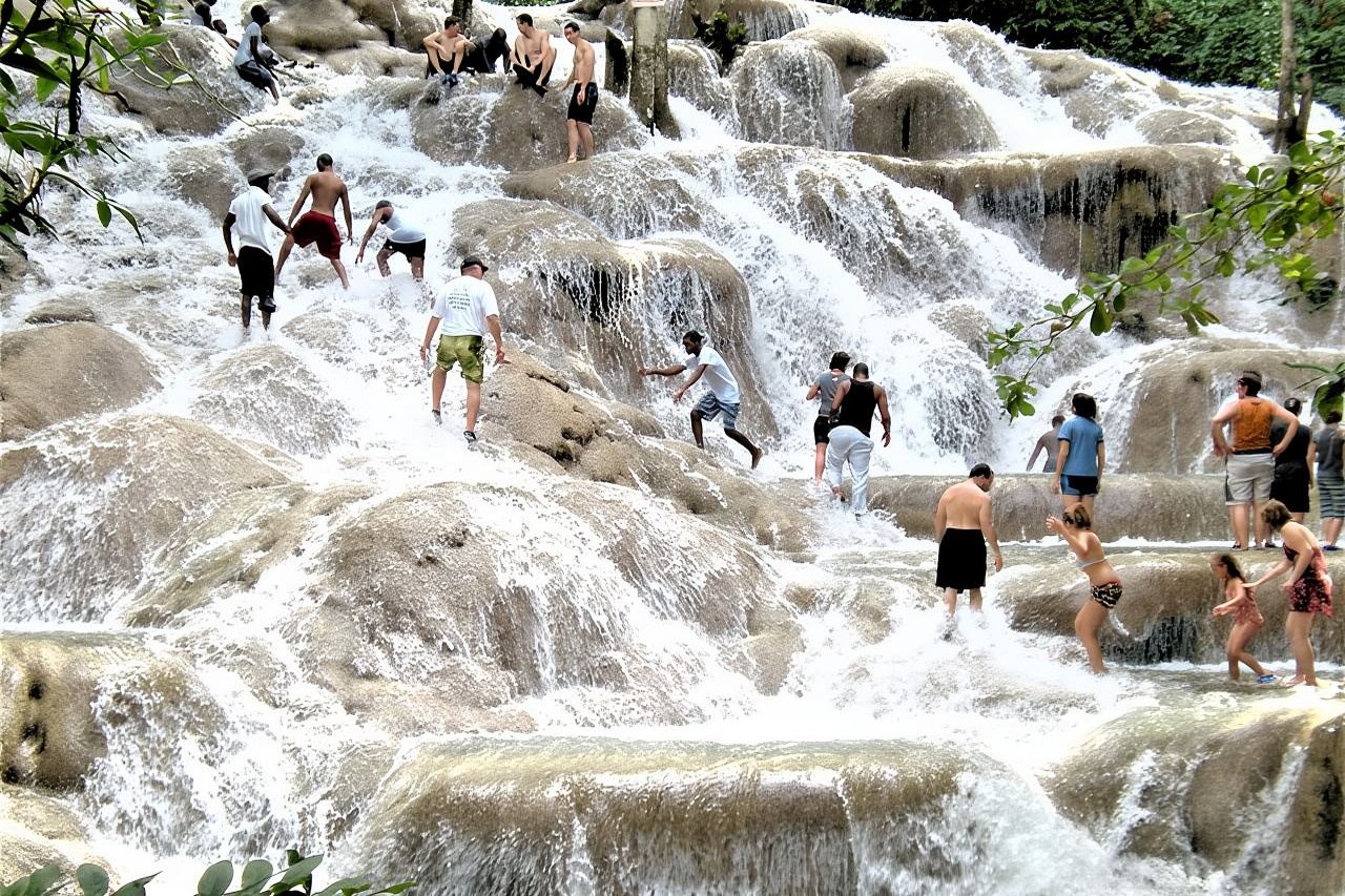 Blue Hole sowie Secret Falls und Dunn's River Falls vom Grand Palladium aus