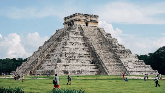 Chichén Itzá, Cenote & Valladolid: Guided Tour, Entry Ticket, Transfer + Lunch