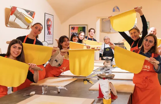 波隆那當地義大利麵烹飪課、肉醬、氣泡酒、葡萄酒和義式冰淇淋