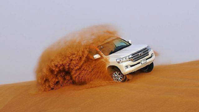 Safari nel Deserto di Dubai, Dune Bashing in 4x4, Passeggiata in Cammello e Cena BBQ