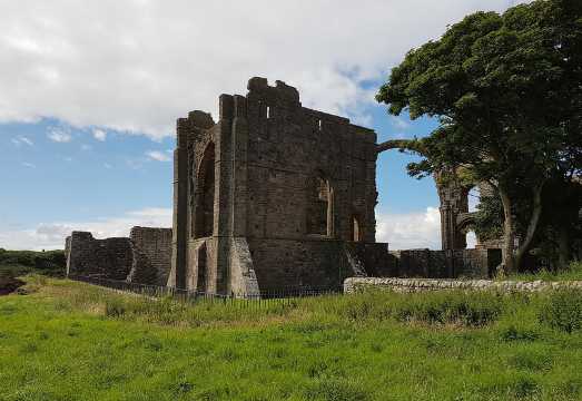 Edinburgh: Holy Island, Alnwick Castle & Kingdom of Northumbria