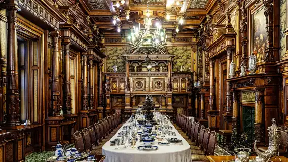 Bucharest : Peles Castle, Dracula's Castle & Brasov Day Trip