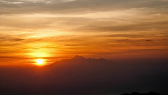 Bali: Mount Batur Sunrise Hike with Breakfast & Hot Spring