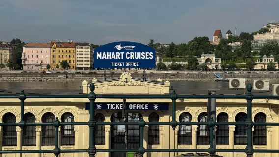 Budapest: Du thuyền ngắm cảnh đêm kèm đồ uống chào mừng