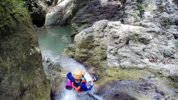 Excursión de barranquismo a las cataratas Kawasan desde Maolboal