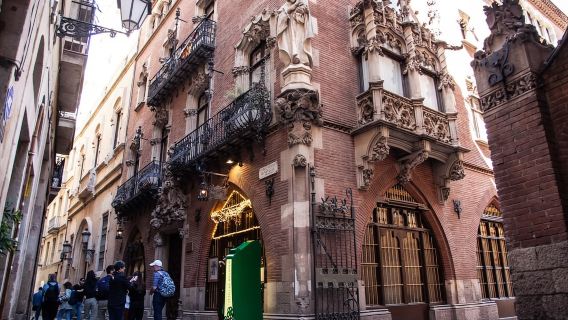 Bảo tàng Picasso và Tour đi bộ kèm Nâng cấp Thử rượu vang