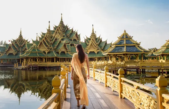 曼谷水門寺+三頭神像博物館+暹羅古城一日遊