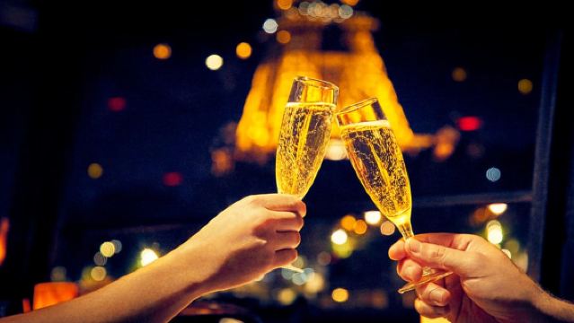 Paris: Valentine's Day Dinner Cruise on the Seine River