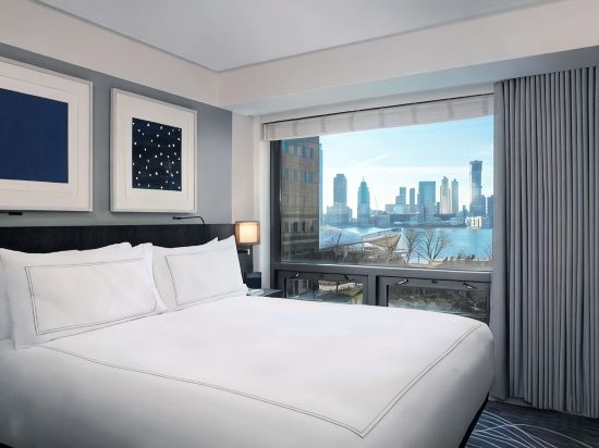 Conrad New York Downtown by Hilton Room Type - King Suite with Sofa Bed and River View