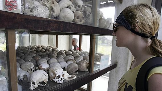 Tour durch das Killing Field und das Völkermordmuseum Toul Sleng (S21)