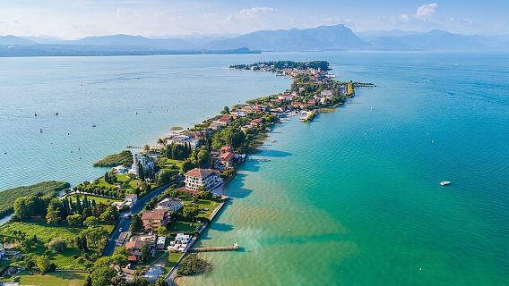 From Milan: Verona, Sirmione and Lake Garda Tour with Boat Cruise