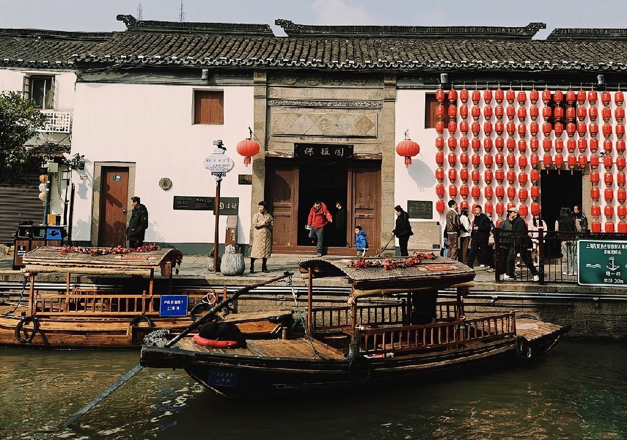 Halbtagesausflug von Shanghai zur Altstadt Zhujiajiao: Erleben Sie das "Venedig des Ostens" - ein traditionelles chinesisches Wasserdorf
