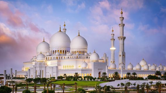ทัวร์ส่วนตัวในเมืองอาบูดาบีพร้อมเยี่ยมชมมัสยิดใหญ่และพระราชวัง
