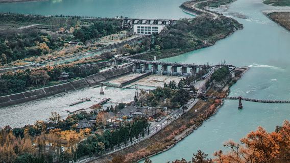 "Penerangan oleh Pakar" di Tarikan Pelancongan Dujiangyan · Penerangan Mendalam 3 Jam · Kumpulan 10/15 Orang [Termasuk Tiket Masuk & Pilihan Termasuk Pengangkutan] Fon Telinga Bluetooth Boleh Digunakan Langsung Tanpa Sewa