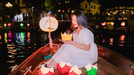 Vietnam Hoi An river night cruise with lantern release|Boat Ride Ticket with Lantern Releasing Experience on Huai River