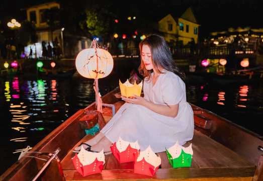 Vietnam Hoi An river night cruise with lantern release|Boat Ride Ticket with Lantern Releasing Experience on Huai River