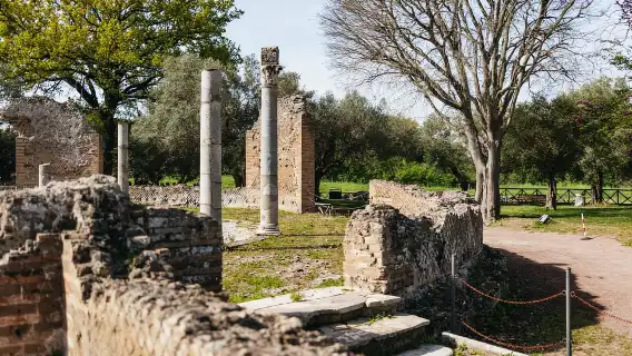 one-day tour to Villa d'Este and Hadrian's Villa in Tivoli from Rome, Italy