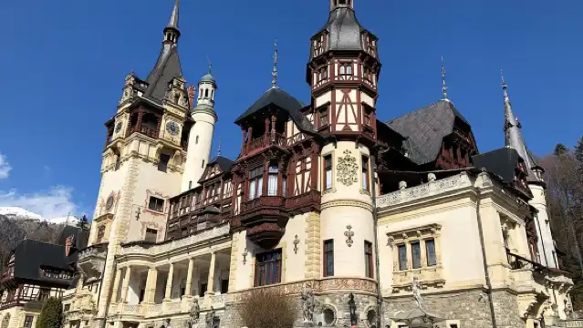 Bucharest to Dracula Castle, Peles Castle and Brasov Guided Tour