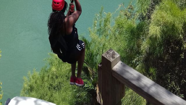 ล่องแก่งในถ้ำและซิปไลน์ พร้อมอาหารกลางวัน