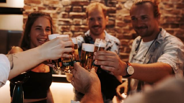 Divertente tour del birrificio: pacchetto benessere con birra locale inclusa