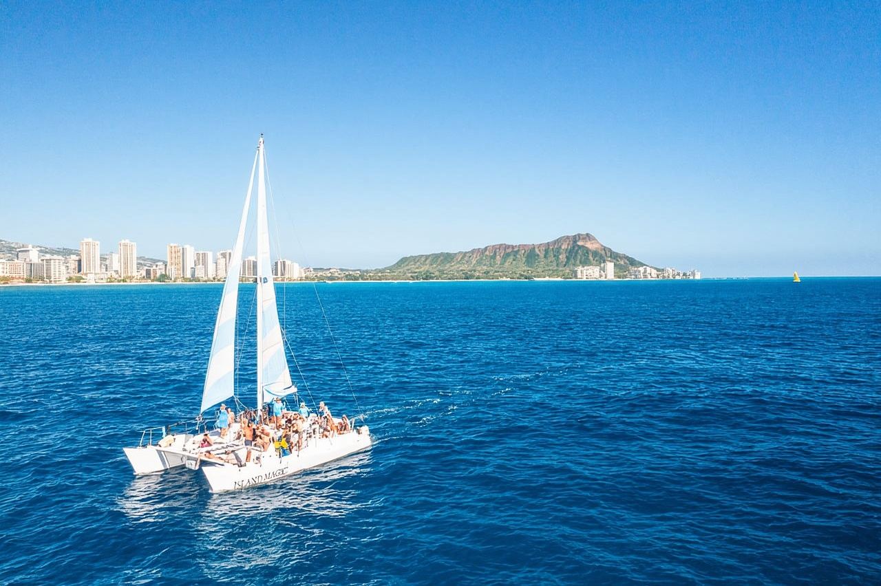 BYOB Weekend Sightseeing Sail towards Diamond Head