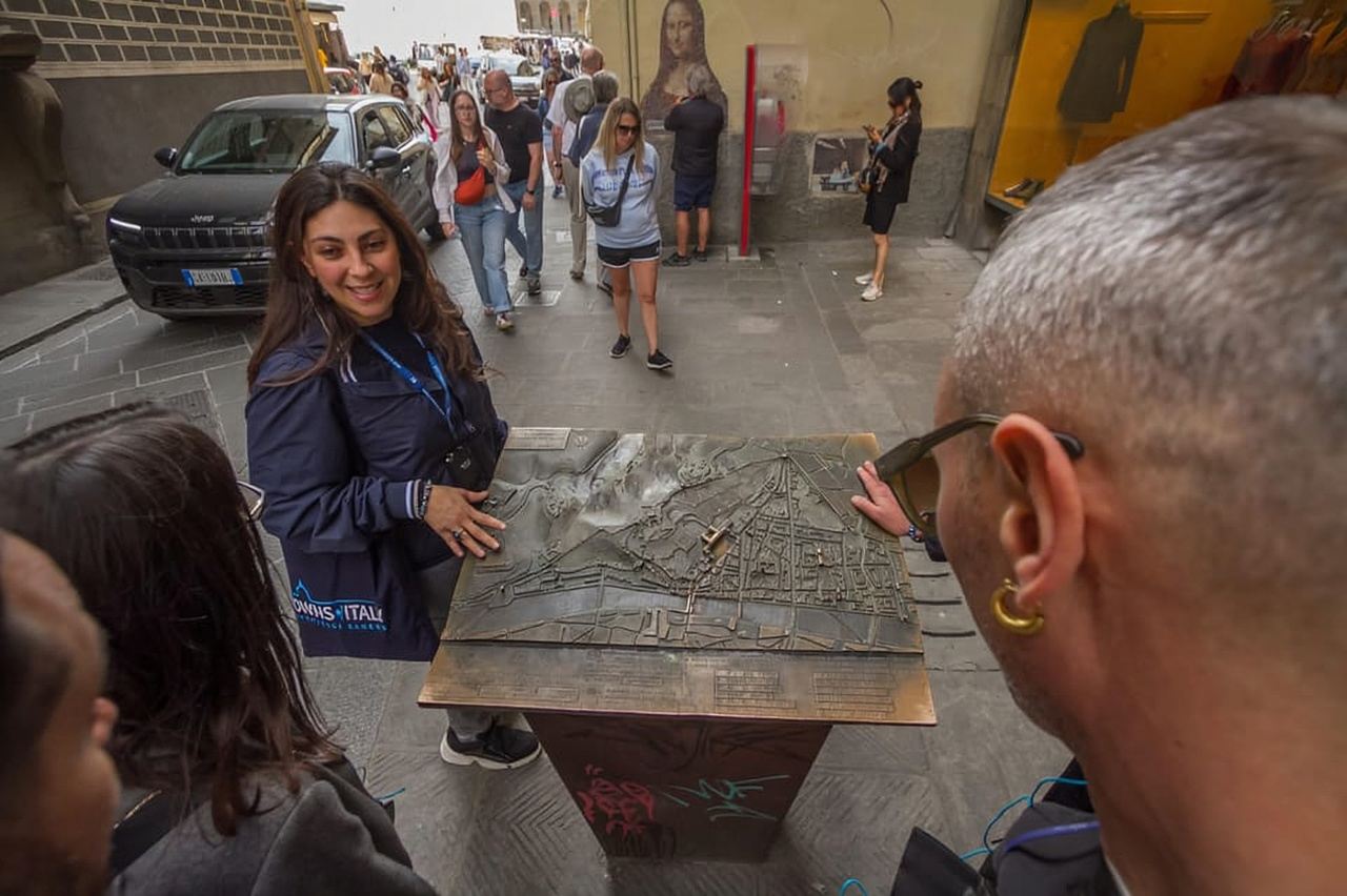 Florence: City Highlights Walking Tour + Wine Windows Option