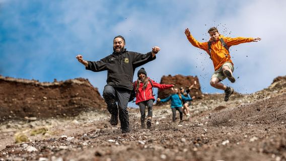 ロトルア:タラウェラ山火山クレーター半日ガイド付きウォーク