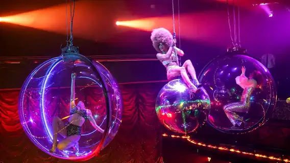 Paris: VIP Dinner and Cabaret Show at Paradis Latin