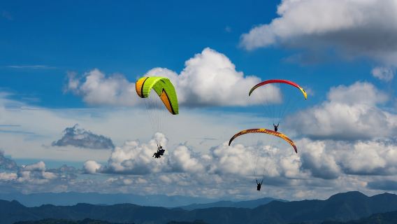 Gleitschirmfliegen in Pokhara
