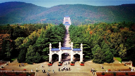 Business-Van | Englischsprachiger Reiseleiter | Präsidentenpalast + Sun-Yat-sen-Mausoleum + Bootsfahrt auf dem äußeren Qinhuai-Fluss + Konfuziustempel 1 Tag