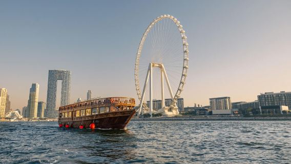 Cena y crucero en el tradicional barco de madera Alexandra en la Marina de Dubái