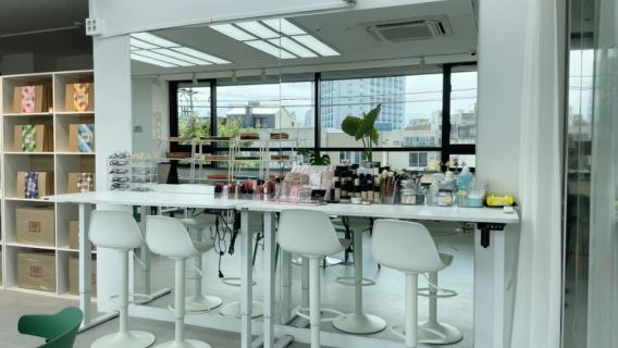 ใช้ผู้ทดสอบแบบบริการตนเองเพื่อประสบการณ์การให้คำปรึกษาเกี่ยวกับสีส่วนบุคคล