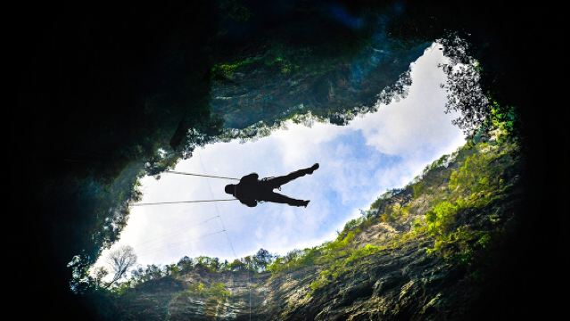 猴耳天坑包車一日遊【邂逅自然與刺激+上門接駁+小團隨心玩】