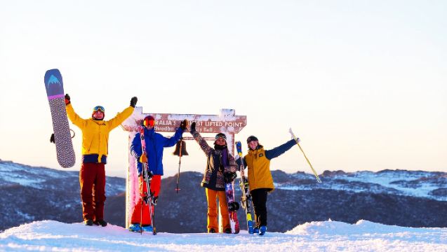 Round-trip ski tour from Sydney to Thredbo (7-hour playtime + admission ticket + round-trip bus)