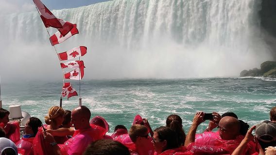 Niagara Falls Canadian Luxury Tour: Boat, Journey, Skylon & Lunch