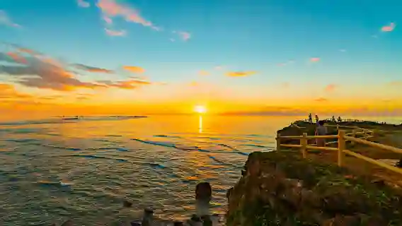 日本沖繩+萬座毛+美國村+美麗海水族+國際通【普通話包車】