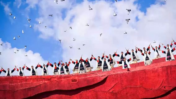 Lijiang Jade Dragon Snow Mountain Spruce Meadow + Impression Lijiang + Blue Moon Valley One-Day Tour [Small Group Tour]
