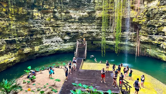 Passeio por Chichén Itzá, Cenote e Valladolid com tequila e almoço